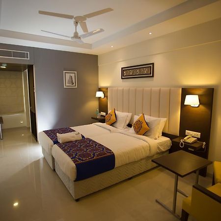 Ganpat Grand Hotel Palani Eksteriør billede