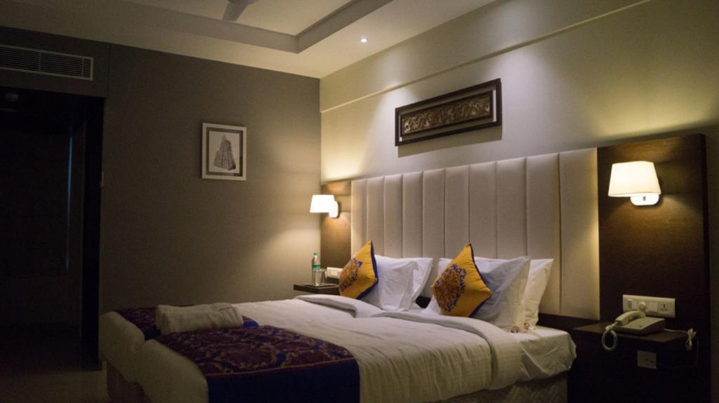 Ganpat Grand Hotel Palani Eksteriør billede