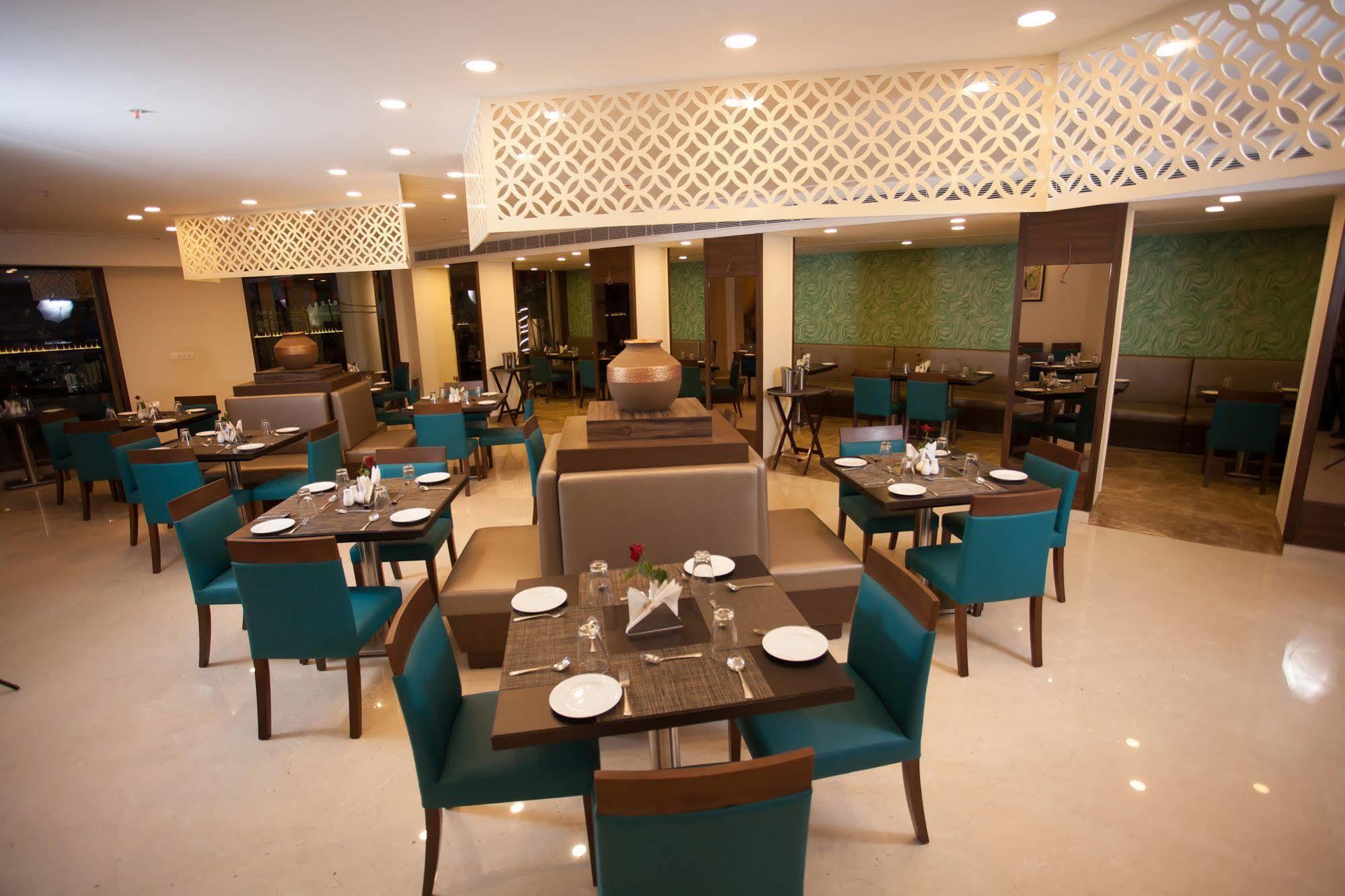 Ganpat Grand Hotel Palani Eksteriør billede