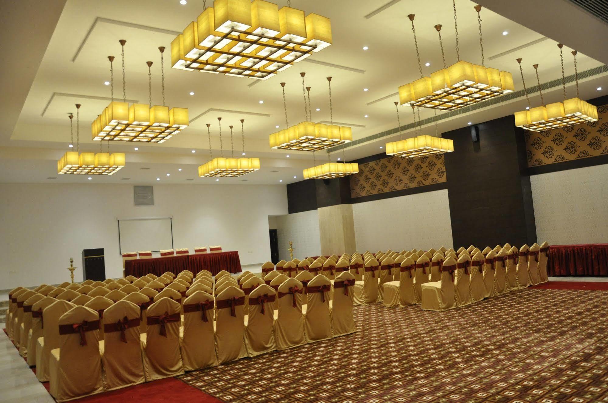 Ganpat Grand Hotel Palani Eksteriør billede